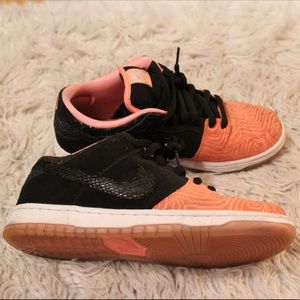 Nike SB Dunk Low “Salmon Ladder”